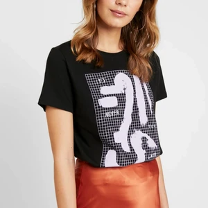 T-shirt nakd  - Säljer en T-shirt i storlek XS från Nakd. Frakt tillkommer. 