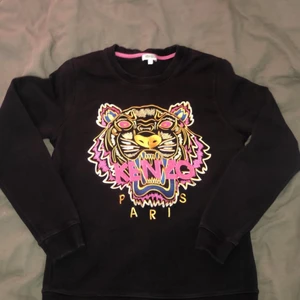 Kenzo tröja - Helt ny tröja från kenzo, storlek L men blev för liten när jag tvättade fel, så nu är den i s/m kan hämtas upp om du bor nära💗