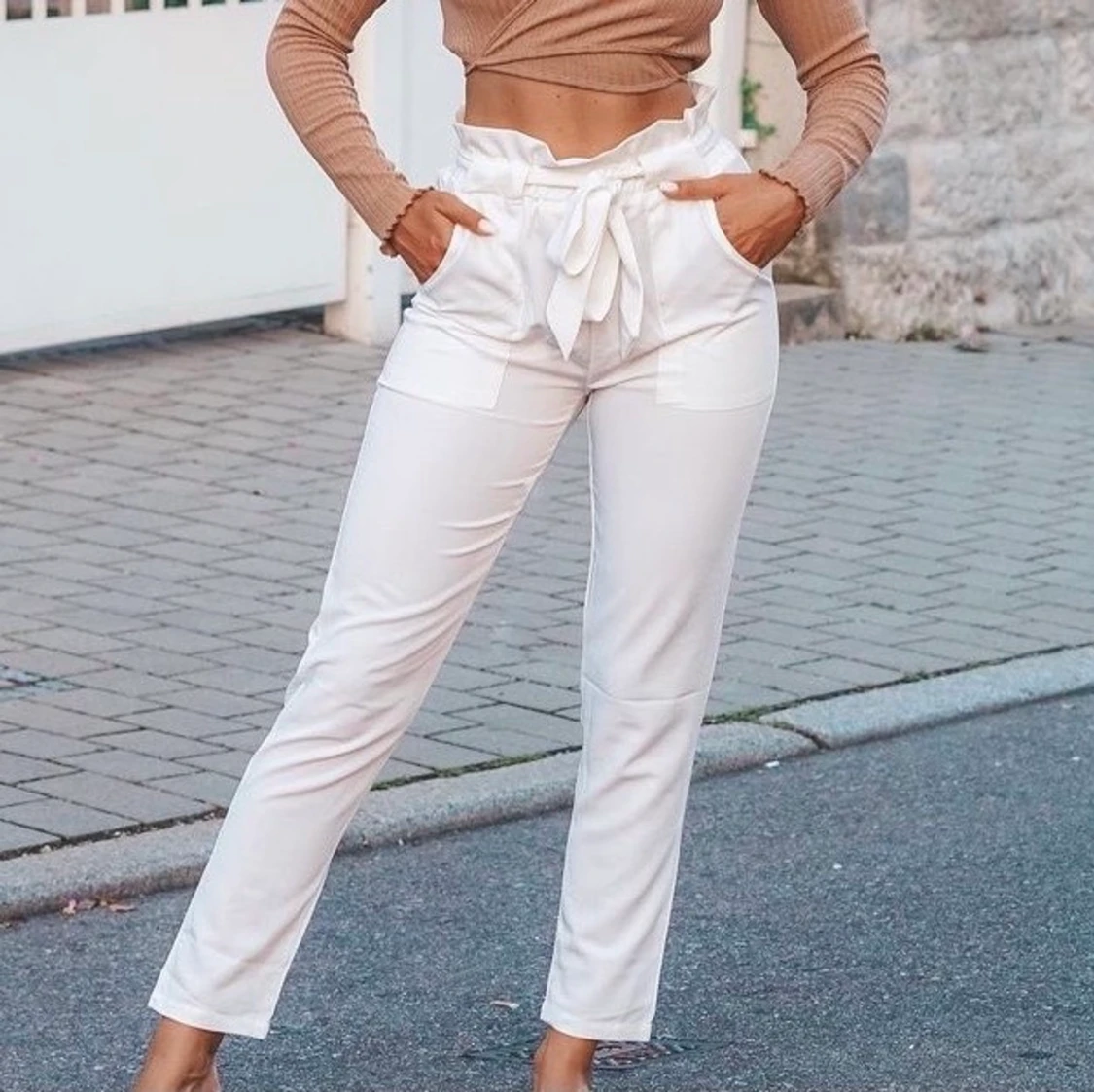 Ljusgråa kostymbyxor  - 90