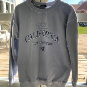 Mysig tjocktröja - Jätteskön tjocktröja från boohoo, jag köpte den på plick för ett tag sen men den var tyvärr förstor för mig. Den är helt oanvänd och lappen finns fortfarande kvar:)