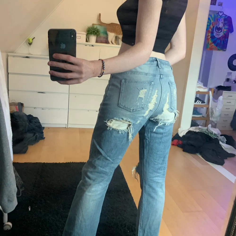 Sköna håliga acne jeans . Jeans & Byxor.