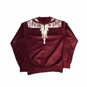 Y2K sweatshirt - Vintage Sweatshirt - Den perfekta tjocktröjan om du vill uppnå en y2k stil. Väldigt unik med coola och unika färger! Köpt från Ross som är en amerikansk second hand butik 