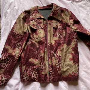 tunn jacka  - coolaste jackan i stan, nyskick, passar S/M