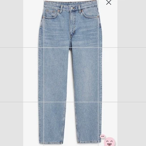 Snygga Monki jeans ”Taiki” - Jeans ifrån Monki, modellen är ”Taiki” High waist ballon leg. Säljer för att dem inte passar. Storlek 26 som motsvarar 36. Nypris: 400 kr på Monkis hemsida💞 Skriv gärna om ni har frågor som t.ex fler bilder💓