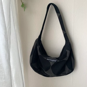 Shoulderbag  - INTRESSEKOLL på denna jääättefina vintage marimekko axelväskan, äkta såklart 😆 !!buda i kommentarerna!!