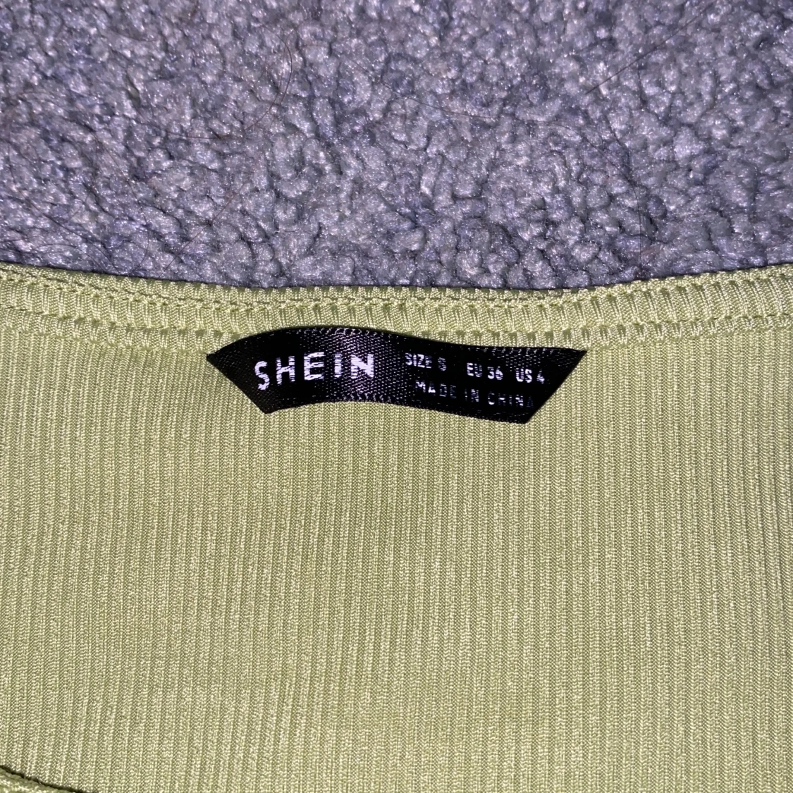 Croppat linne med häftigt tryck! - 91