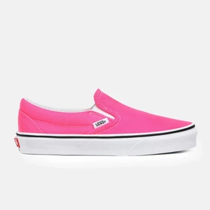 Pink vans - PRISLAPP KVAR! Säljer nu mina jättefina neonrosa slip on vans som jag fick i julklapp, men har tyvärr bara fått användning för dem vid 1 tillfälle då dem är alldeles förstora för mig som har storlek 36💗 säljer för 250+frakt🥰
