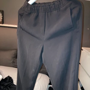 Kostym byxor  - Svarta kostym byxor från hm storlek 34