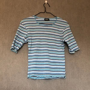 90’s topp - • 90tals inspirerad topp med glitter! • Storlek: M/L • 85% akryl, 12% lurex & 3% elastan • Köpt 2hand, knappt använd & i mycket fint skick! Legat nerpackad en längre tid så upptvättning rekommenderas. • +Frakt: 51kr spårbart 