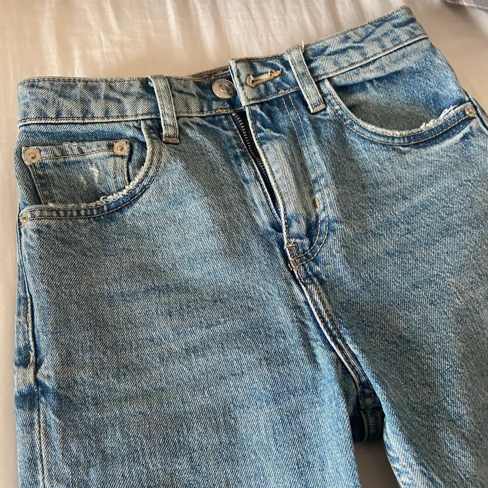 Mina absoluta favoritjeans som tyvärr blivit för små, använda få gånger, luktar fof som nya!! 😁. Jeans & Byxor.