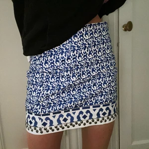 Kjol - Säljer denna jätte fina kjol från Mango, super fin till sommaren:)