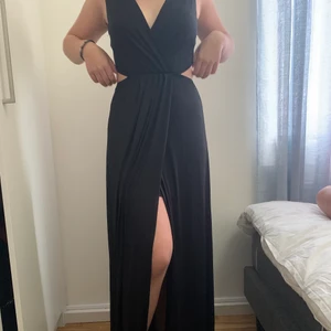 Lång svart festklänning - Aldrig använd