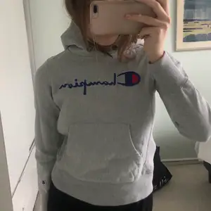 Så fin champion hoddie. Den är för liten för mig så säljer av den anledningen. Så skönt material!