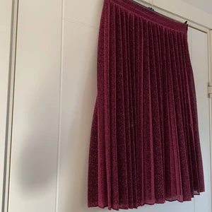 Kjol Sofie Schnoor  - Jätte fin kjol i storlek S, använd en gång. Nypris cirka 1100kr.