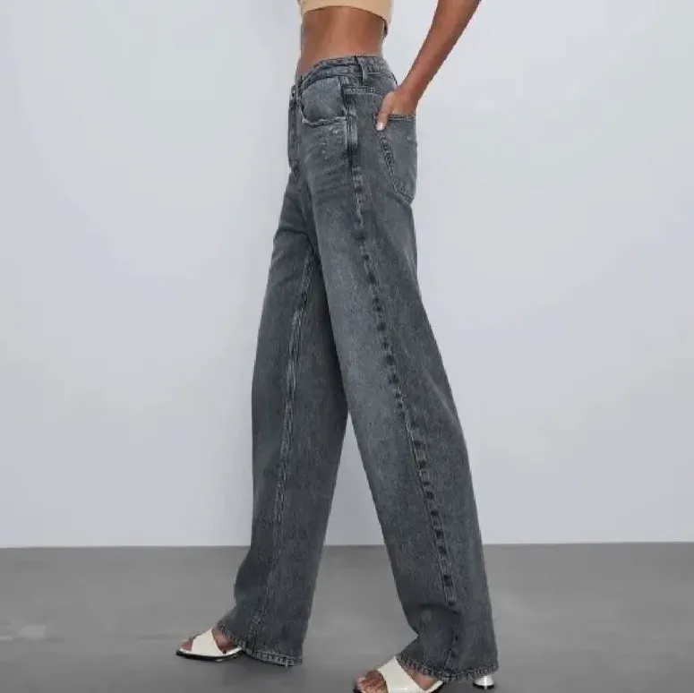 Super snygga trendiga jeans, tyvärr passar dem inte mig. Helt slutsålda! . Jeans & Byxor.