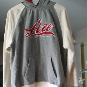 Unisex söt och sexig hoodie Tröja  - Användade 3 dager och sitter oversize. Jätte kulling