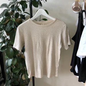 stickad t-shirt - skriv för mer bilder elr frågor