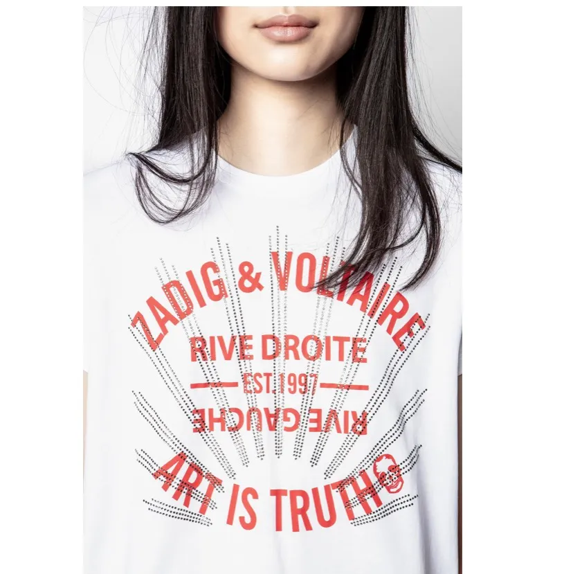Säljer min nästan helt oanvända äkta zadig tröja som jag köpte för 1 200kr i zadig & Voltaire butiken i Stockholm!! Skriv privat för fler egna bilder på plagget💞💞💞buda i kommentarsfältet över 350kr. T-shirts.