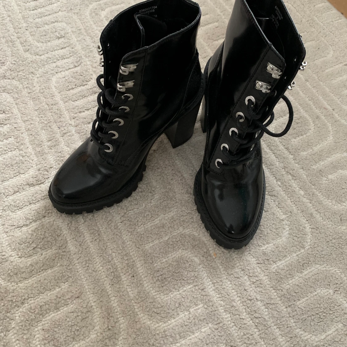 Lack-klackar med snörning från Asos