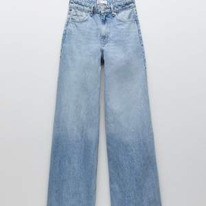 Jättefina jeans från zara, säljer då jag råkade beställa 2 st. De är i strlk 36 men passar 38 me💕 Dom är helt nya o aldrig använda. Vid snabb affär kan man få de billigare💕