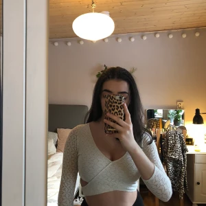 Vit spetströja från hollister xs - Vit spetströja från Hollister