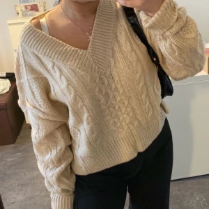 Stickad tröja  - Jätte fin stickad tröja i oversize modell! Xs-M❤️