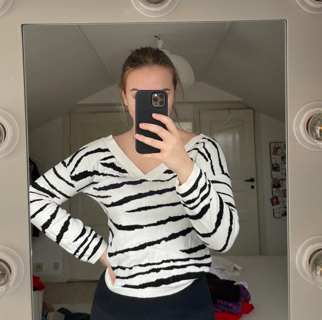 V-ringad tröja med zebra mönster  - 91