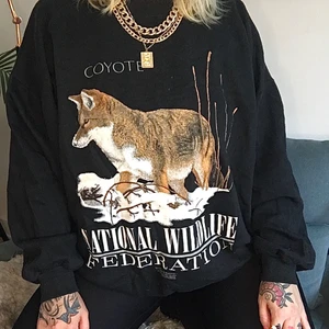 Printed sweatshirt  - Tröja med tryck, köpt på finsorterad secondhandbutik. storlek XL men gissar den passar de flesta som oversized sweatshirt, kille som tjej :) 