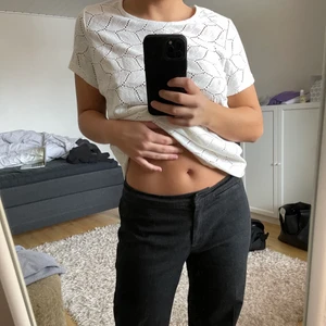 Spets topp - En topp i spets från vero moda. Storlek M men ingen stretch så passar mig som är S fint med.