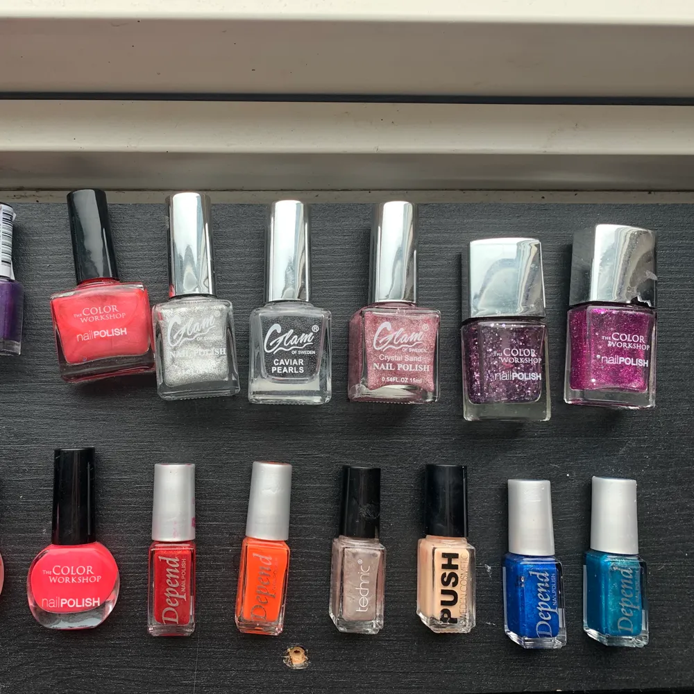 Säljer alla nagellack för 200kr + frakt. Alla nagellack är fullt fungerande och fina. Super fina färger ✨ priset går att diskuteras ✨ 17st nagellack i olika färger . Asusteet.