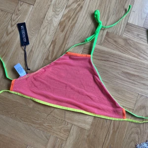 Halterneck - Oanvänd storlek L 