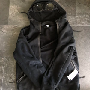 Cp company hoodie - Mycket fint skick, storlek L men passar mig som är M