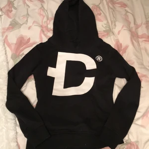 Dirt cult - Fint skick förutom små blåa fläckar som knappt syns på trycket. Köparen står för ev frakt