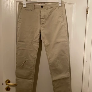 Jack & Jones  - Ett par chinos från Jack & Jones som inte kommer till användning längre eftersom dem är försmå. Det är storlek 31/32 och dem är i gott skick. Priset är inte spikat! Kan gå ner vid snabb och smidig affär.