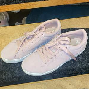Ett bar skor, färg: rosa, oanvända 
