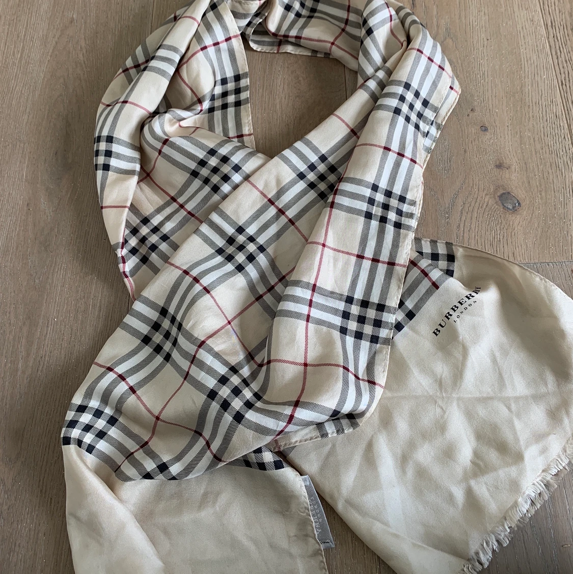 Burberry scarf - 90