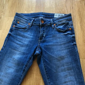 Low waist jeans - Säljer dessa vintage boot cut jeans från crocker med låg midja i storlek 26/32, dem är knappt använda kan skicka bild på passformen privat😊