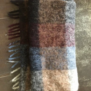 Halsduk ull holzweiler - Helt ny, endast prislapp borttagen. Ursprungspris ca 1000 kr.