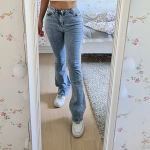 36 - Strl M men passar mig som S 36, Skinny jeans av stretching. Visa inte mollen. Jag är 158 cm lång💞
