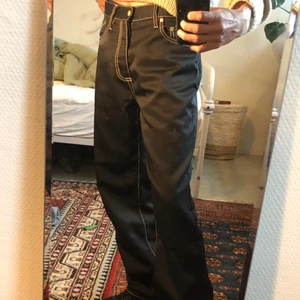 EYTYS BENZ - Knappt använda och om ni är i Lund så kan ni hämta dem. Storlek 28 fast passar 30 