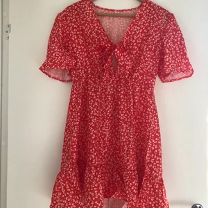 Klänning  - Klänning 