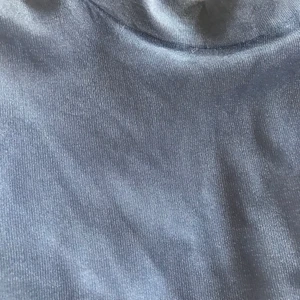 Blus från zara, storlek S - Glittrig blus från zara som är fantastiskt! Köparen står för frakten❤️