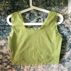 Linne från SHEIN  - Ribbad linne från SHEIN, för kort för mig.