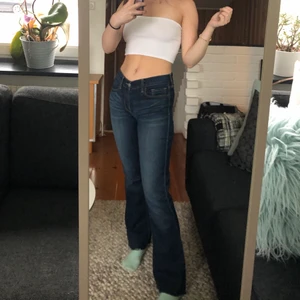 Bootcut jeans - Säljer mina fina lågmidjade jeans som är köpta i USA! Avklippta för att passa min längd (160cm). Så fin passform och har lite utsvängda ben. 