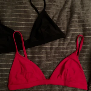 Två bikiniöverdelar - ❌svart såld❌ Röd bikiniöverdel från stadium i strl 36. Fin passform men för liten! 30 + frakt