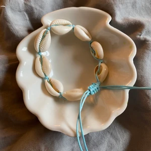 Armband/fotarmband  - Armband/fotarmband köptes i somras från en hemsida jag inte minns, helt oanvänd då jag kände att det inte var min stil. Säljer båda armbanderna för 80kr 