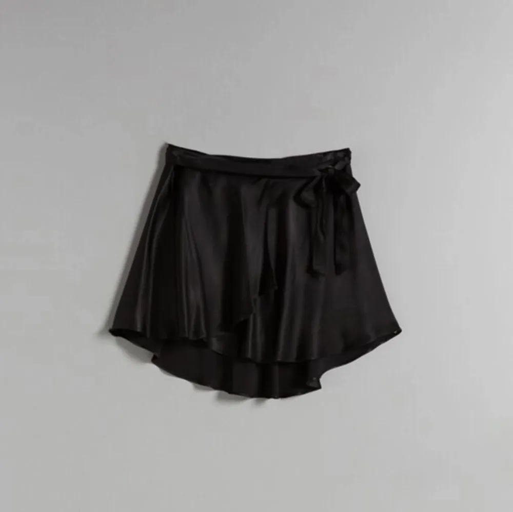 Superfin, helt ny kjol från bershka💓 Säljer för att jag inte har användning för den. Kan mötas upp i Sthlm eller frakta. Kjolar.
