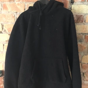 Teddy hoodie, st: L - Känns som att den bör vara st: M.