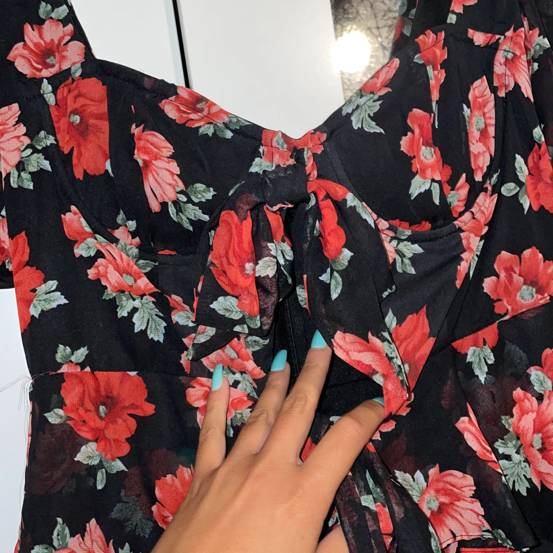 Jätte fin somrig klänning med rosor - 91