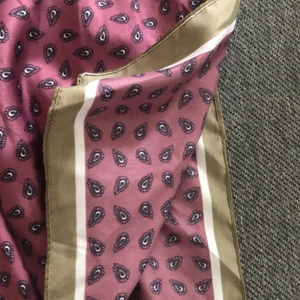 Fin scarf - Jätte gullig hårscarf från Zara! Endast använd en gång och är därför i väldigt fint skick:)) 